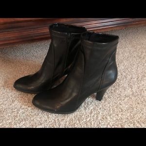 Heel booties